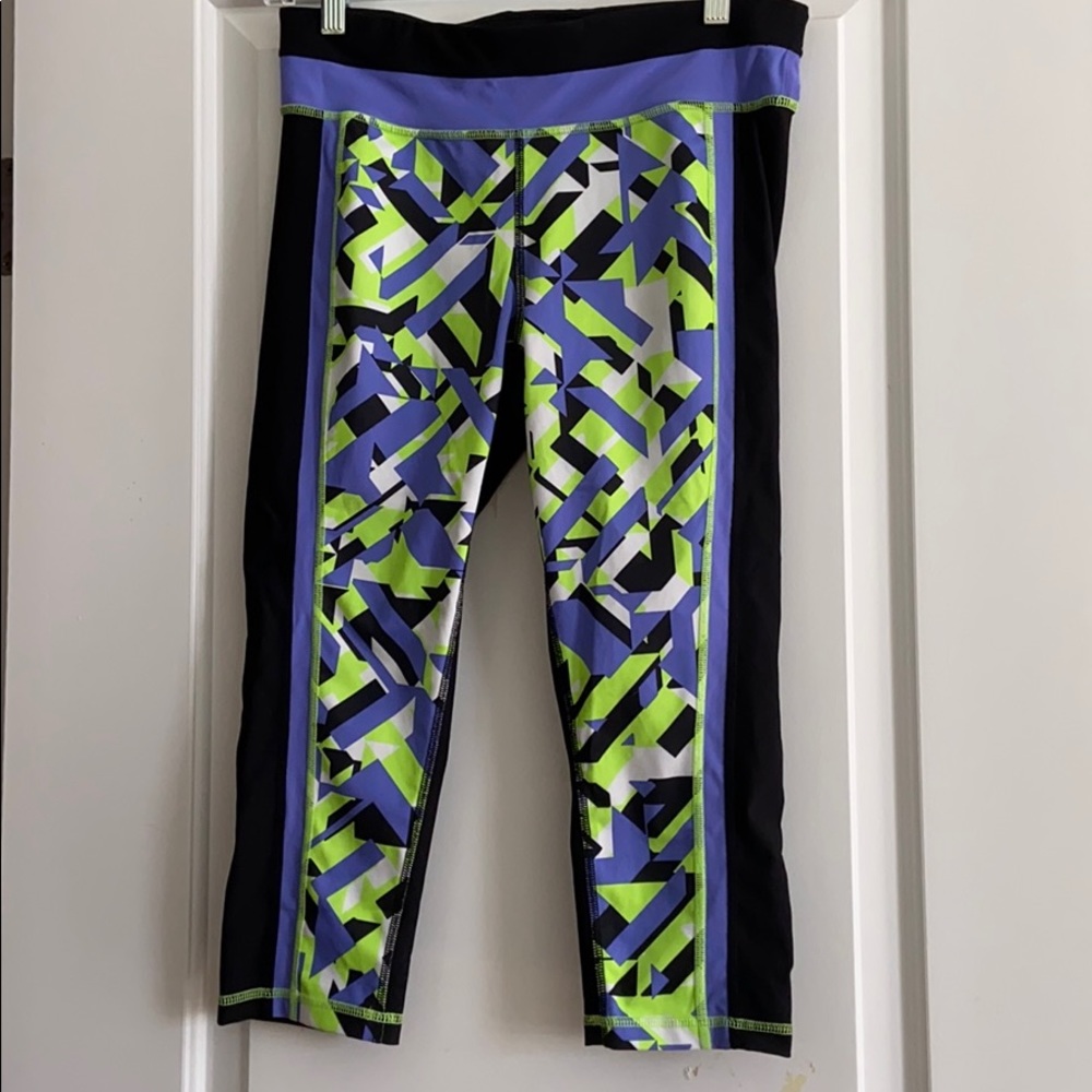 NWOT Xersion Capri leggings Exercise pants Sz M